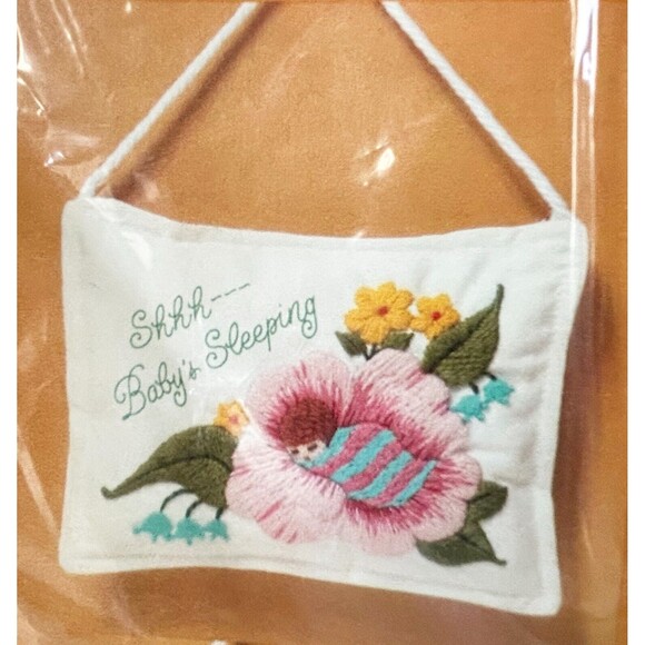 Baby Door Minder The Creative Circle Crewel Embroidery Kit #1911 - NEW 6" x 8" - Picture 2 of 6